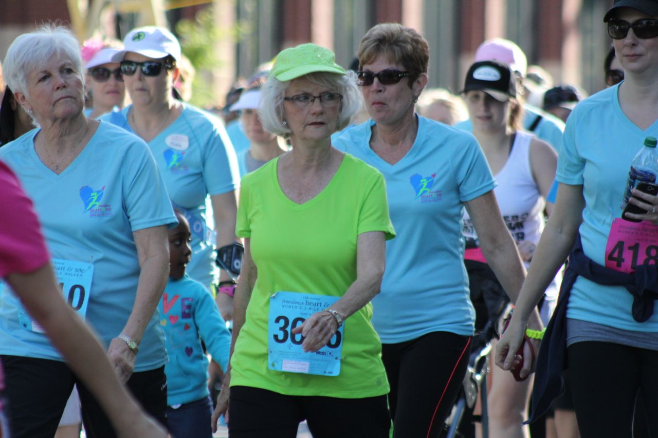 Walkers at startline of H&S 2014